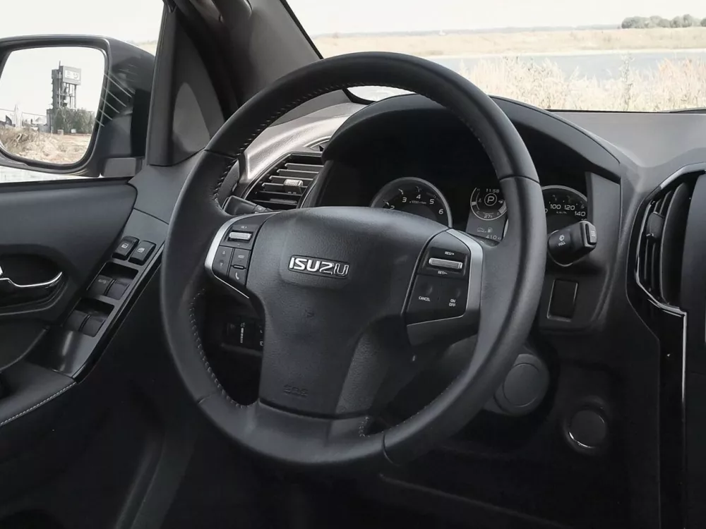 Автомобиль Isuzu D-Max II Рестайлинг Пикап Полуторная кабина
