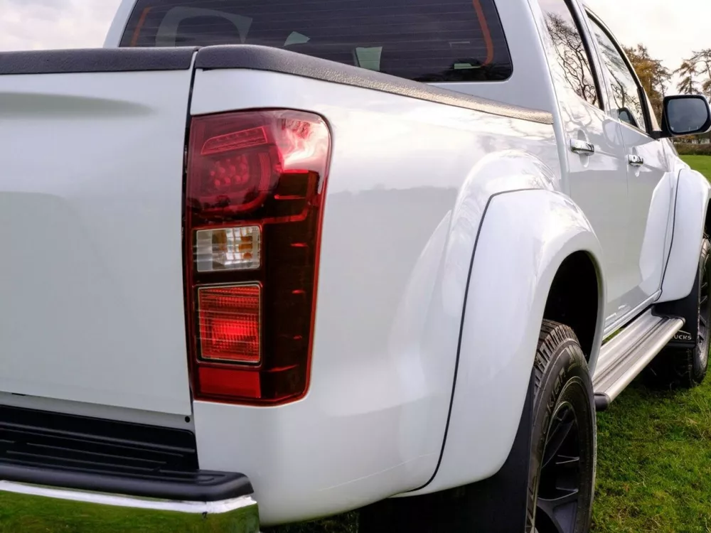 Автомобиль Isuzu D-Max II Пикап Двойная кабина