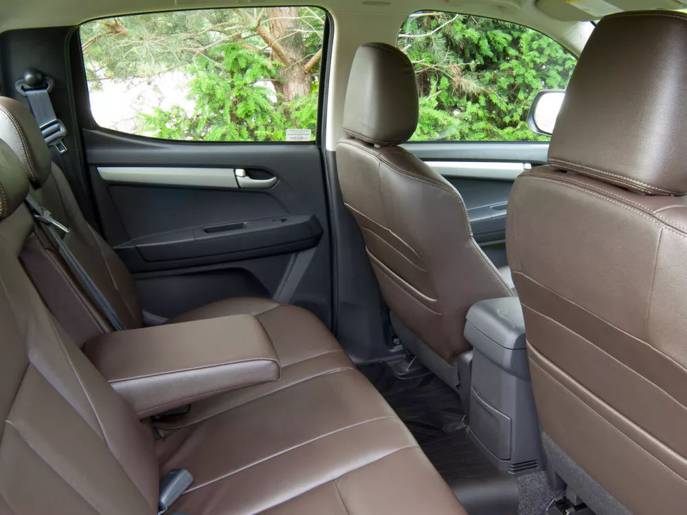 Автомобиль Isuzu D-Max II Пикап Двойная кабина