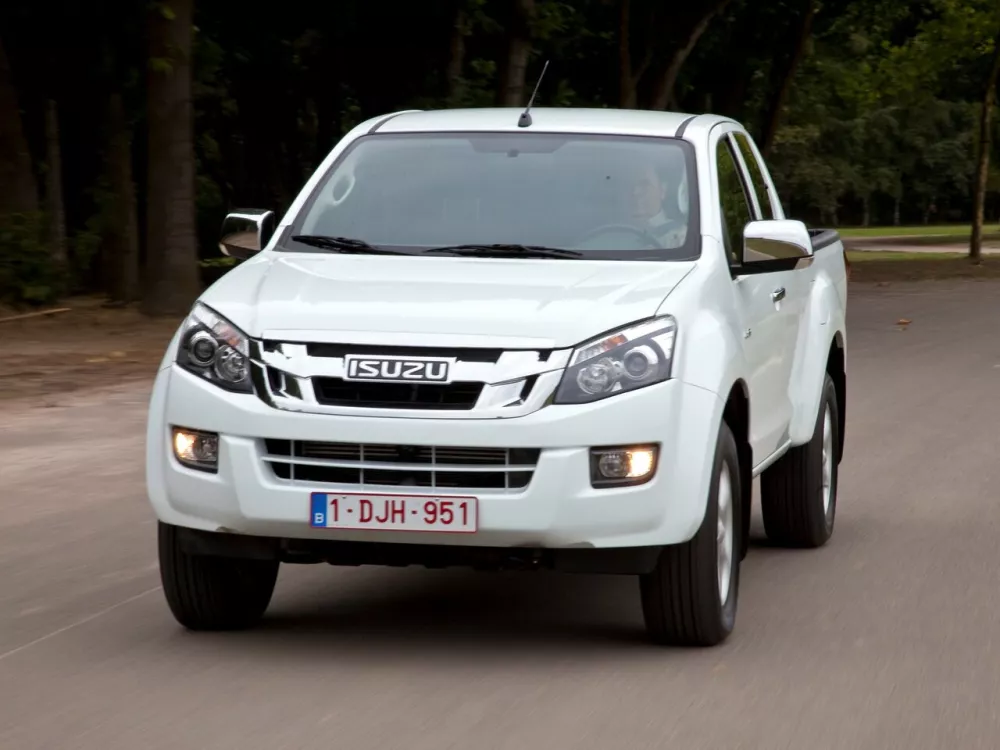 Автомобиль Isuzu D-Max II Пикап Полуторная кабина