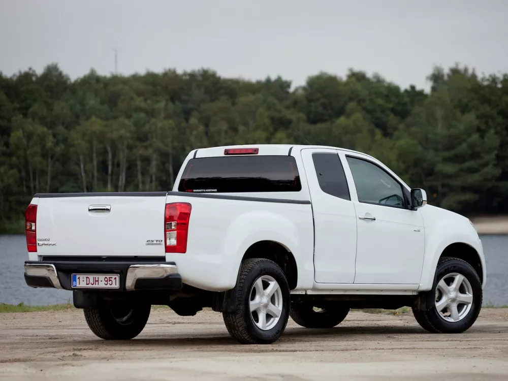 Автомобиль Isuzu D-Max II Пикап Полуторная кабина