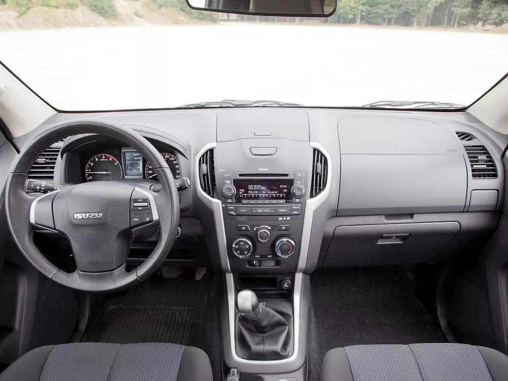 Автомобиль Isuzu D-Max II Пикап Полуторная кабина