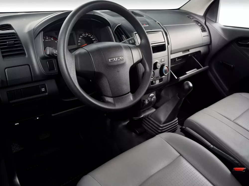 Автомобиль Isuzu D-Max II Пикап Полуторная кабина