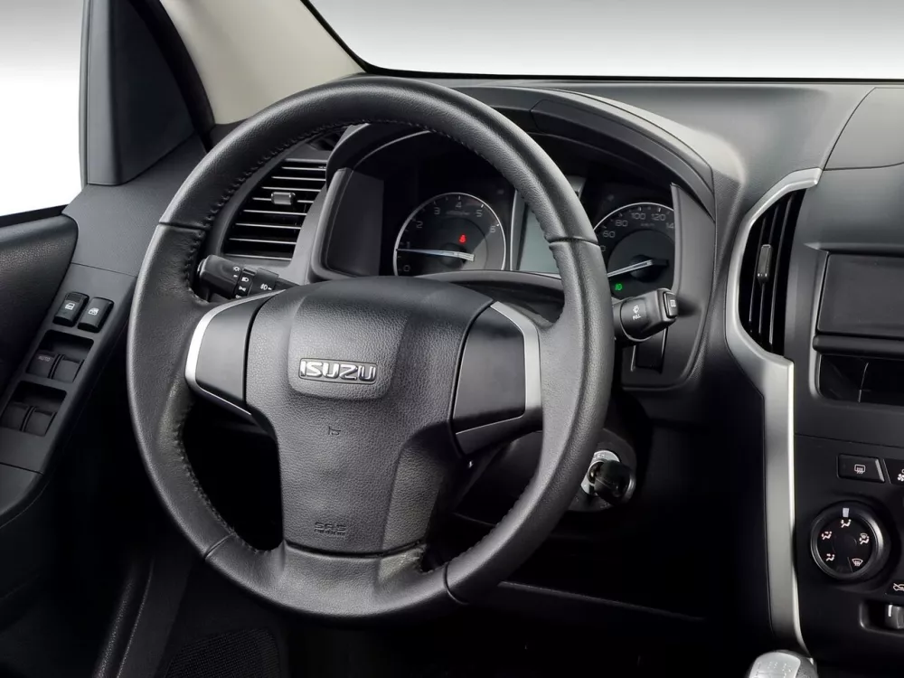 Автомобиль Isuzu D-Max II Пикап Полуторная кабина