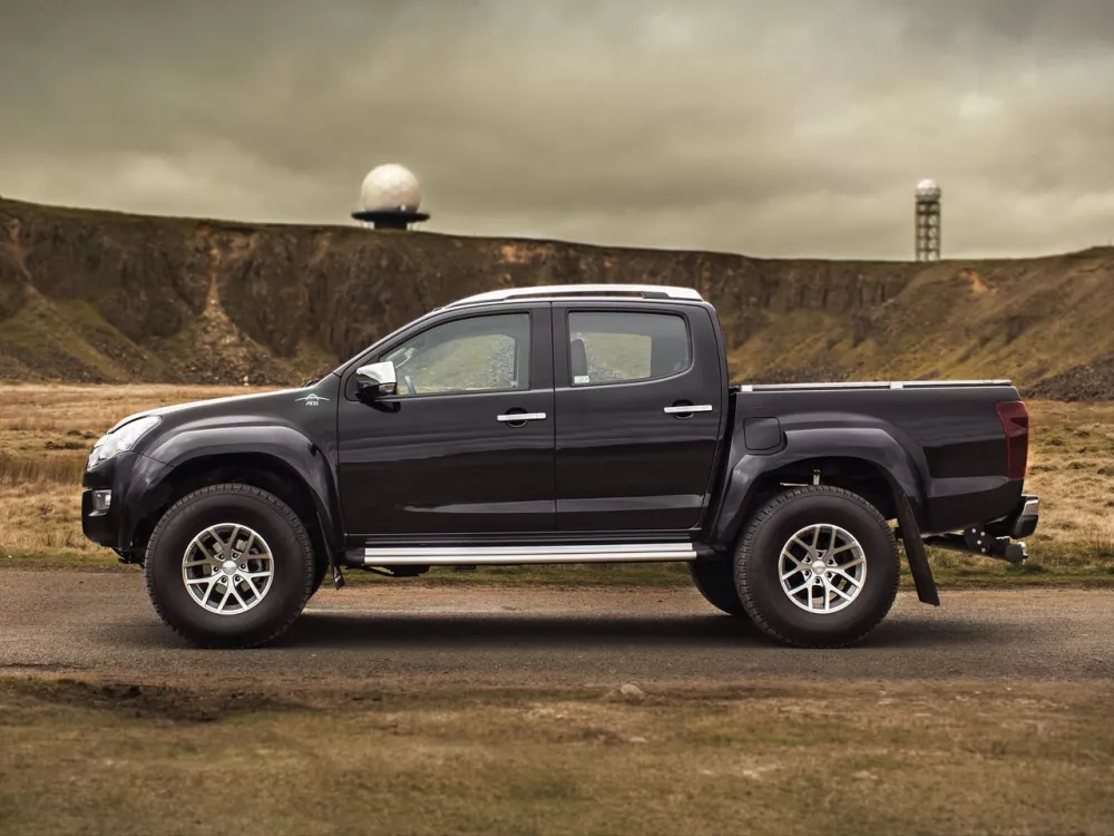 Автомобиль Isuzu D-Max II Пикап Двойная кабина Arctic Trucks