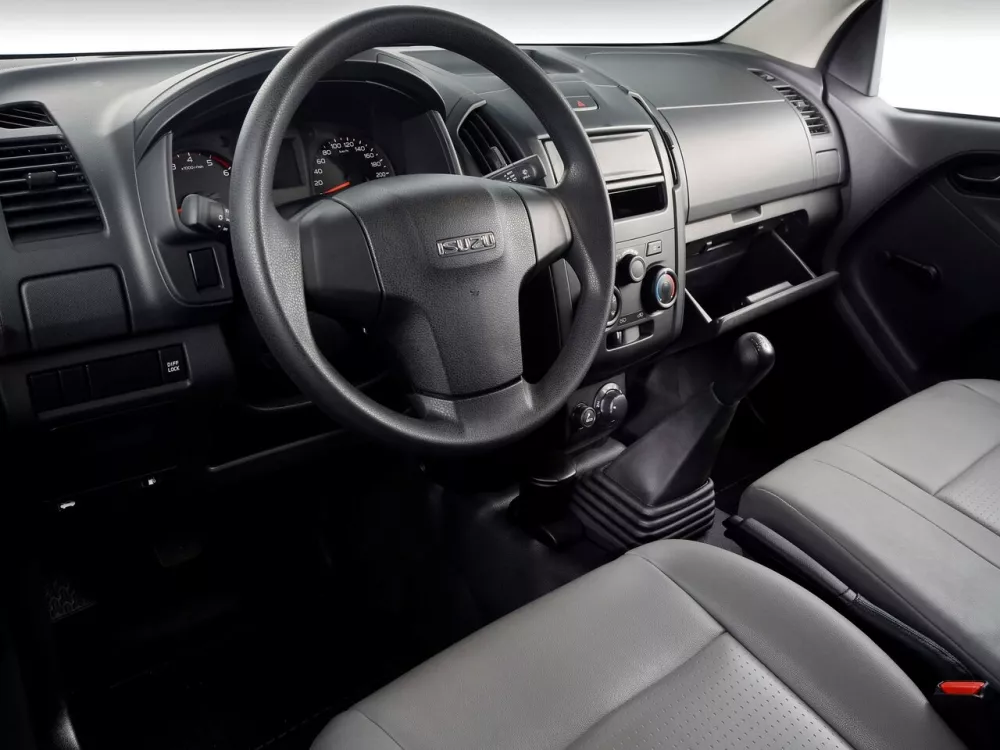 Автомобиль Isuzu D-Max II Пикап Одинарная кабина
