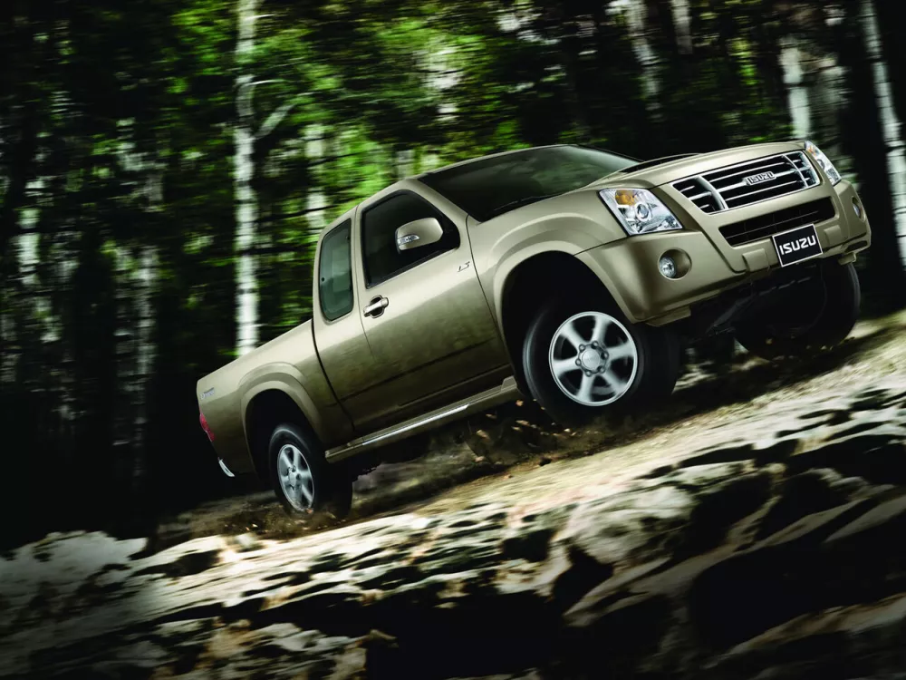 Автомобиль Isuzu D-Max I Рестайлинг Пикап Полуторная кабина