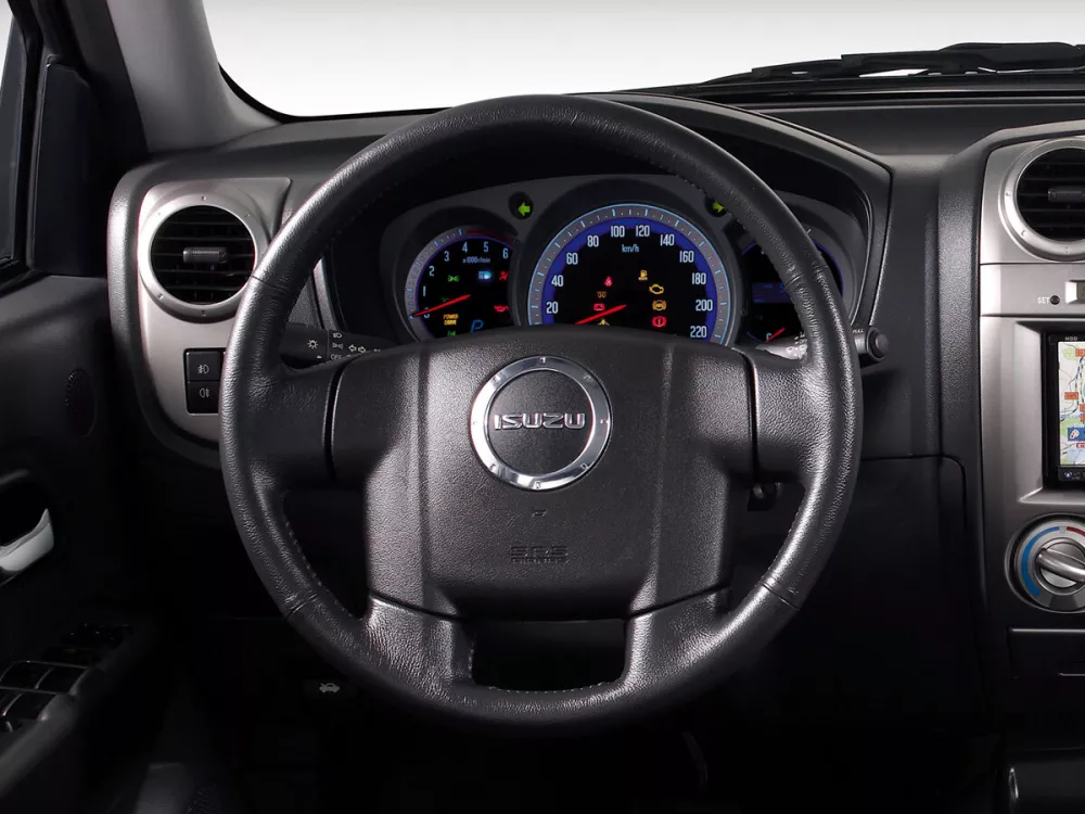 Автомобиль Isuzu D-Max I Рестайлинг Пикап Двойная кабина