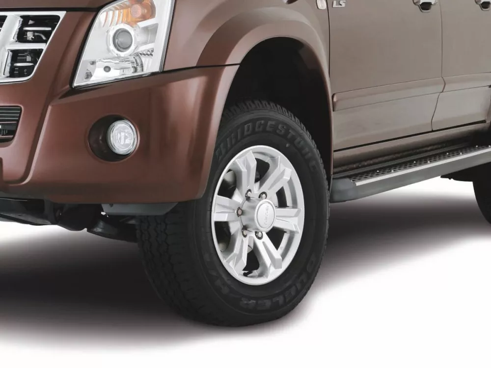 Автомобиль Isuzu D-Max I Рестайлинг Пикап Двойная кабина