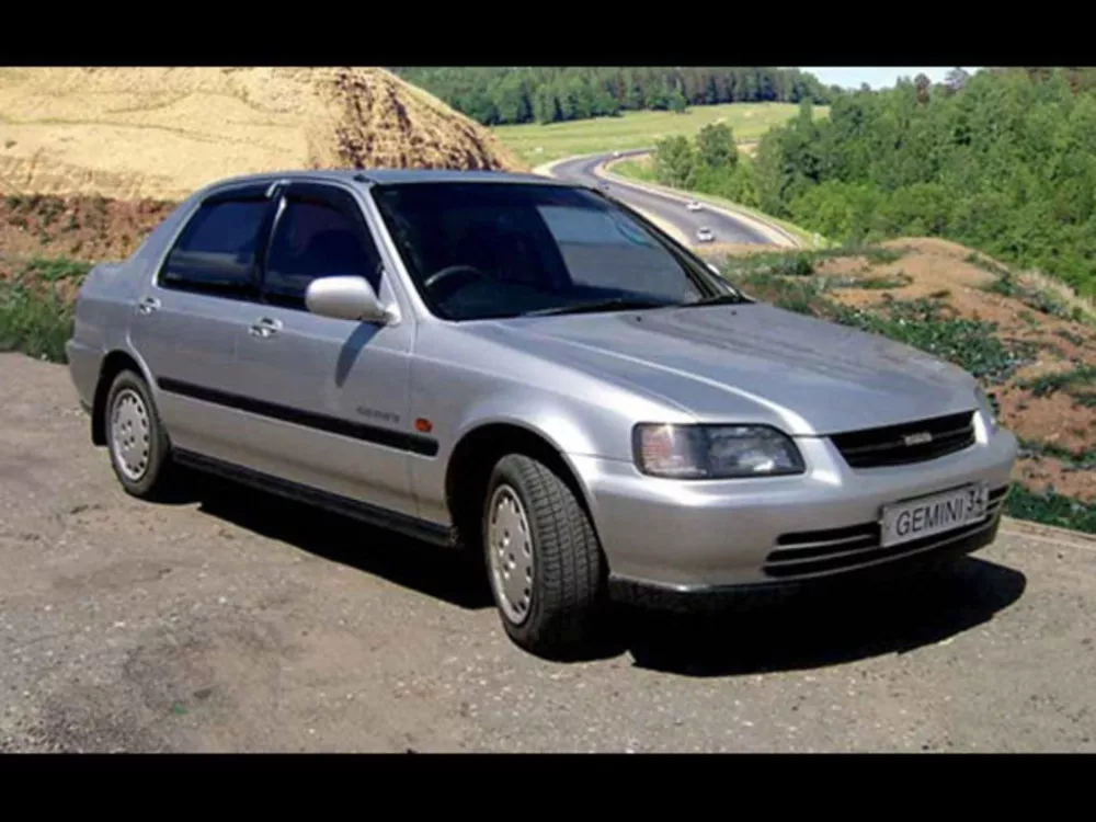 Автомобиль Isuzu Gemini IV Седан
