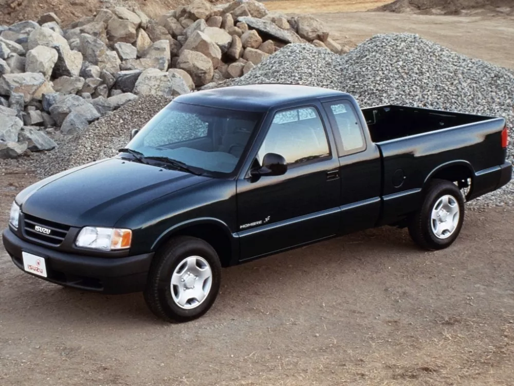 Автомобиль Isuzu Hombre I Пикап Полуторная кабина Space Cab