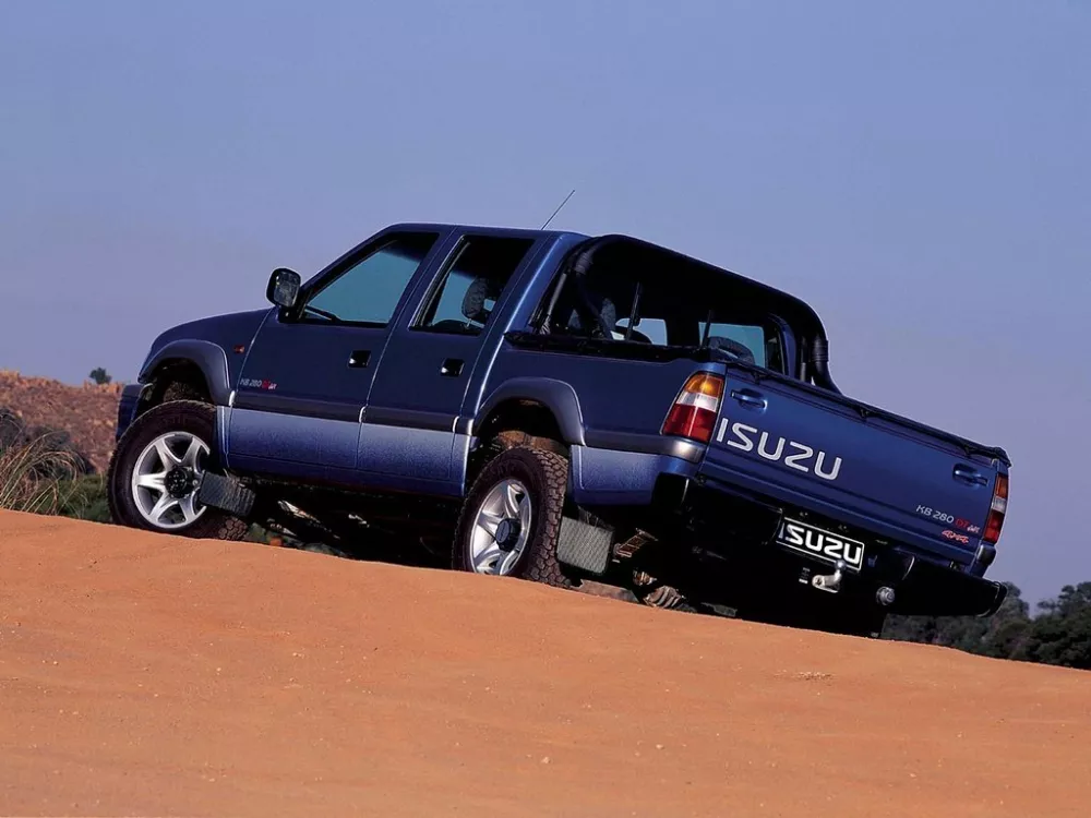 Автомобиль Isuzu KB III (TF) Пикап Двойная кабина