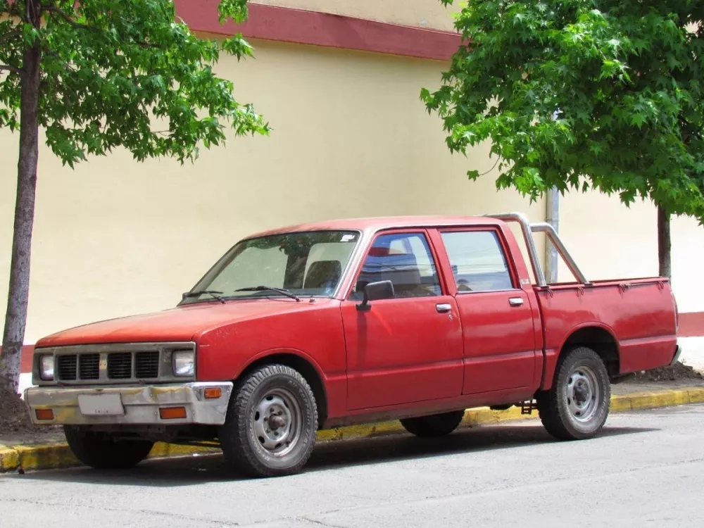 Автомобиль Isuzu KB II Пикап Двойная кабина