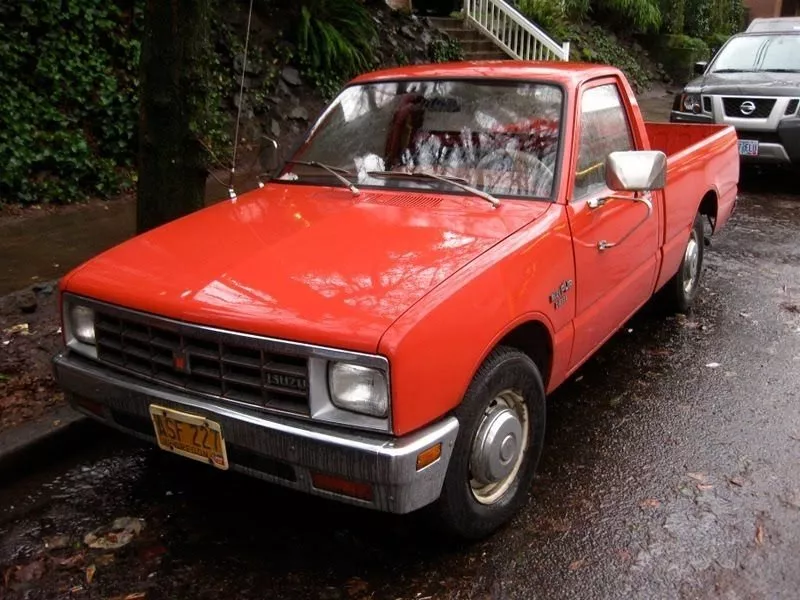 Автомобиль Isuzu KB II Пикап Одинарная кабина