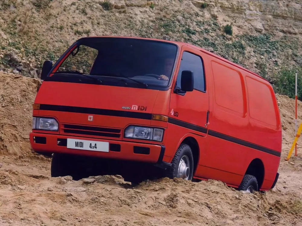Автомобиль Isuzu Midi Фургон