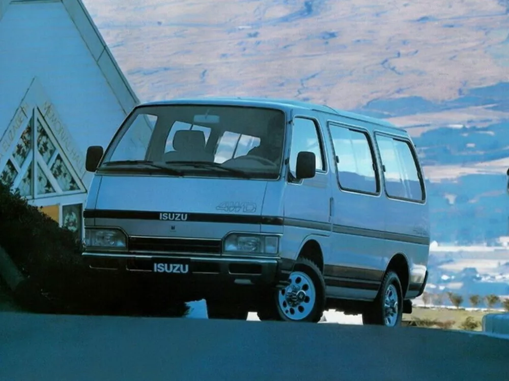 Автомобиль Isuzu Midi Минивэн
