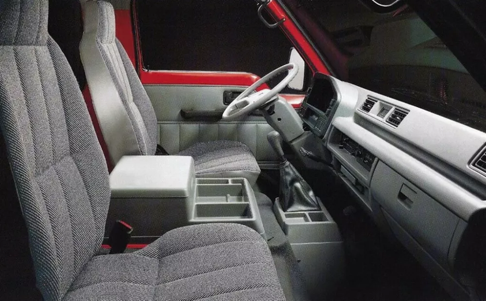 Автомобиль Isuzu Midi Минивэн