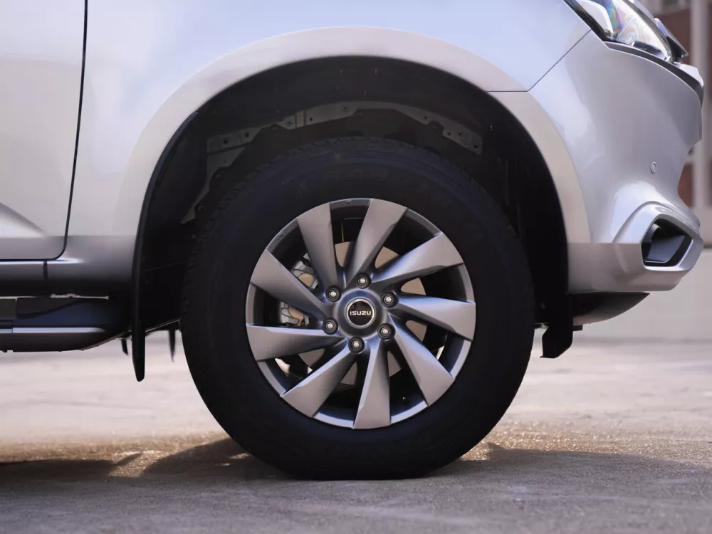 Автомобиль Isuzu MU-X II Внедорожник (5 дверей)