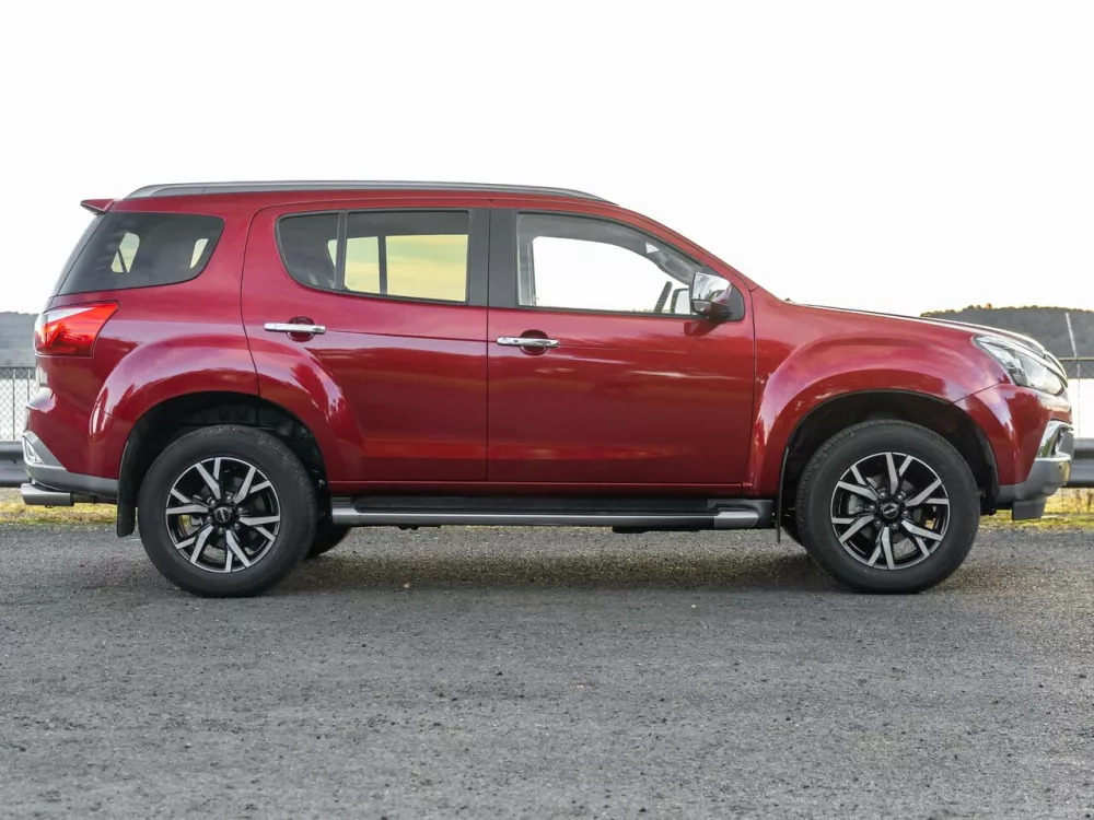 Автомобиль Isuzu MU-X I Рестайлинг Внедорожник (5 дверей)