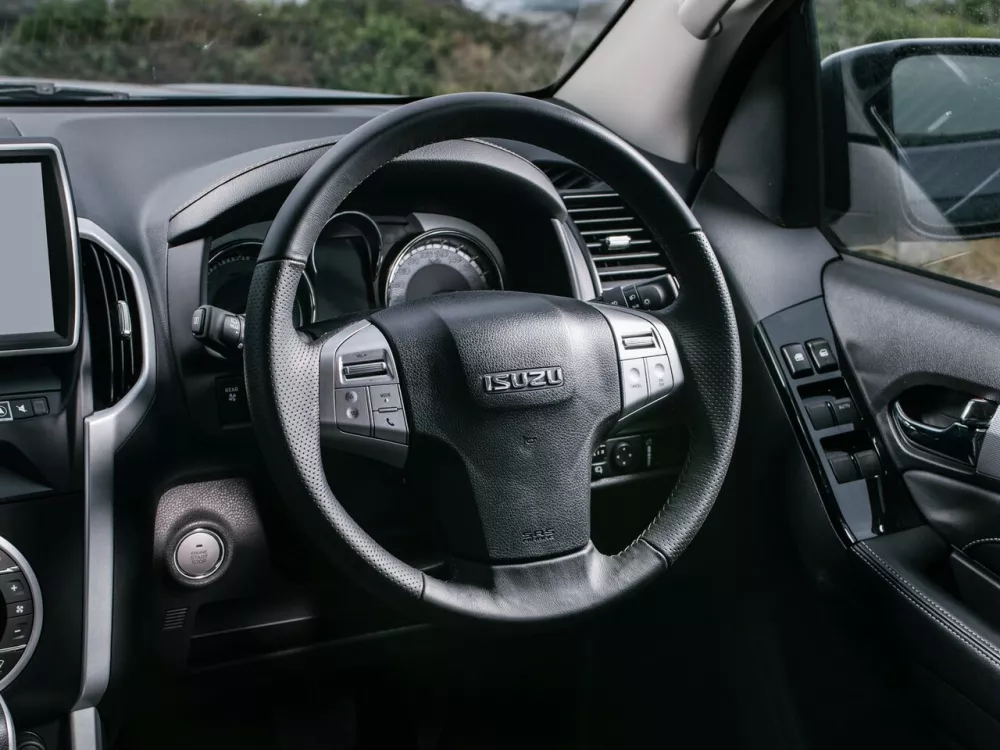 Автомобиль Isuzu MU-X I Рестайлинг Внедорожник (5 дверей)
