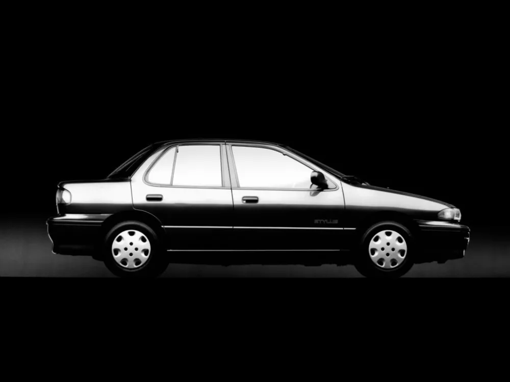 Автомобиль Isuzu Stylus Седан