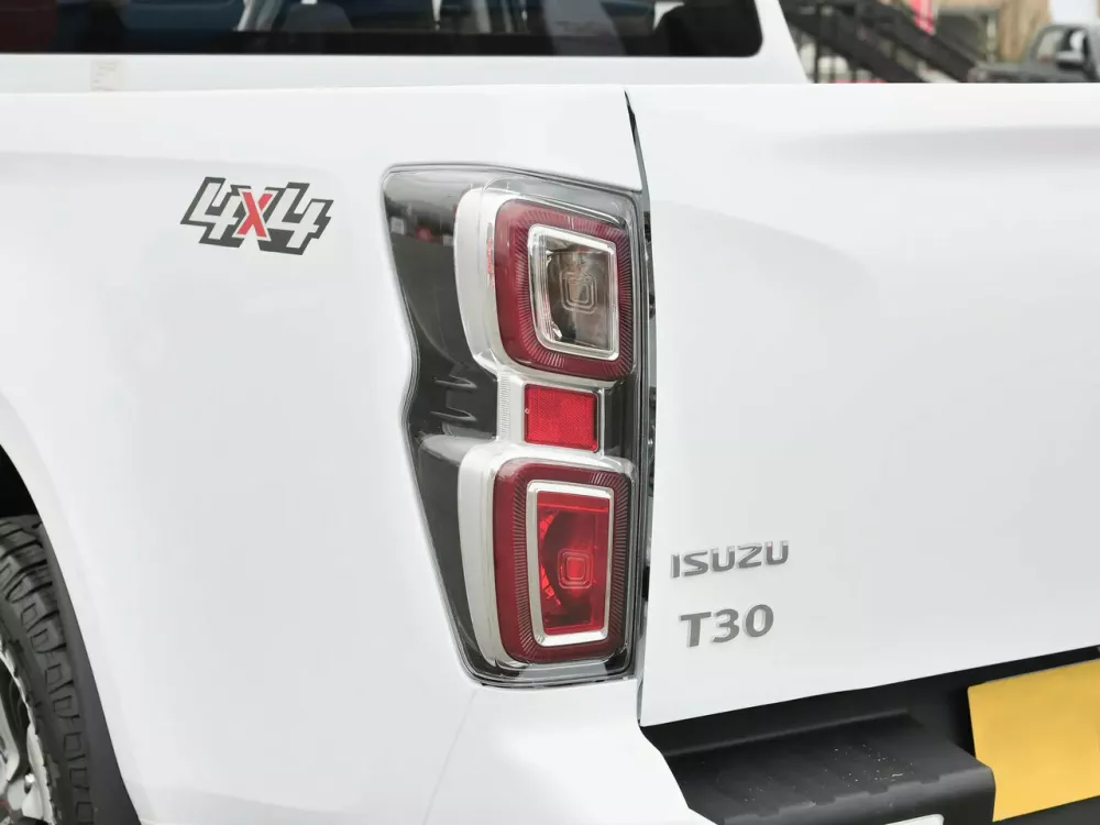 Автомобиль Isuzu T30 Explorer Пикап Двойная кабина