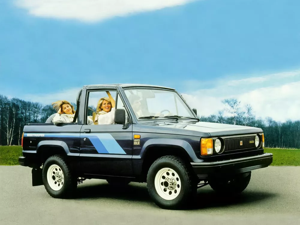 Автомобиль Isuzu Trooper I Внедорожник открытый Открытый