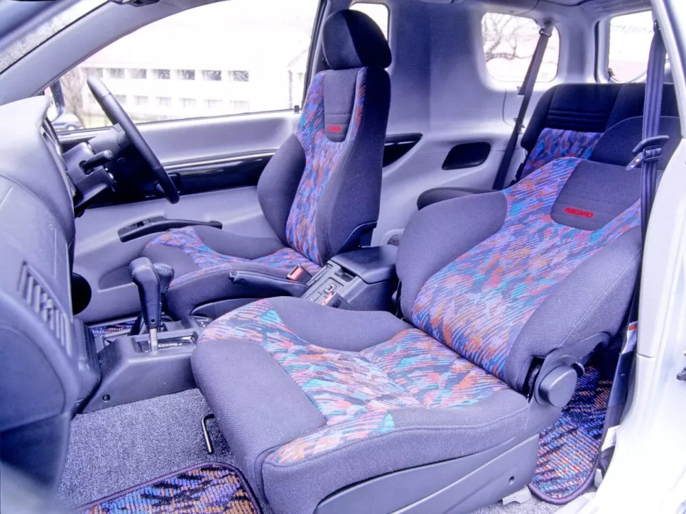 Автомобиль Isuzu VehiCross Внедорожник (3 двери)
