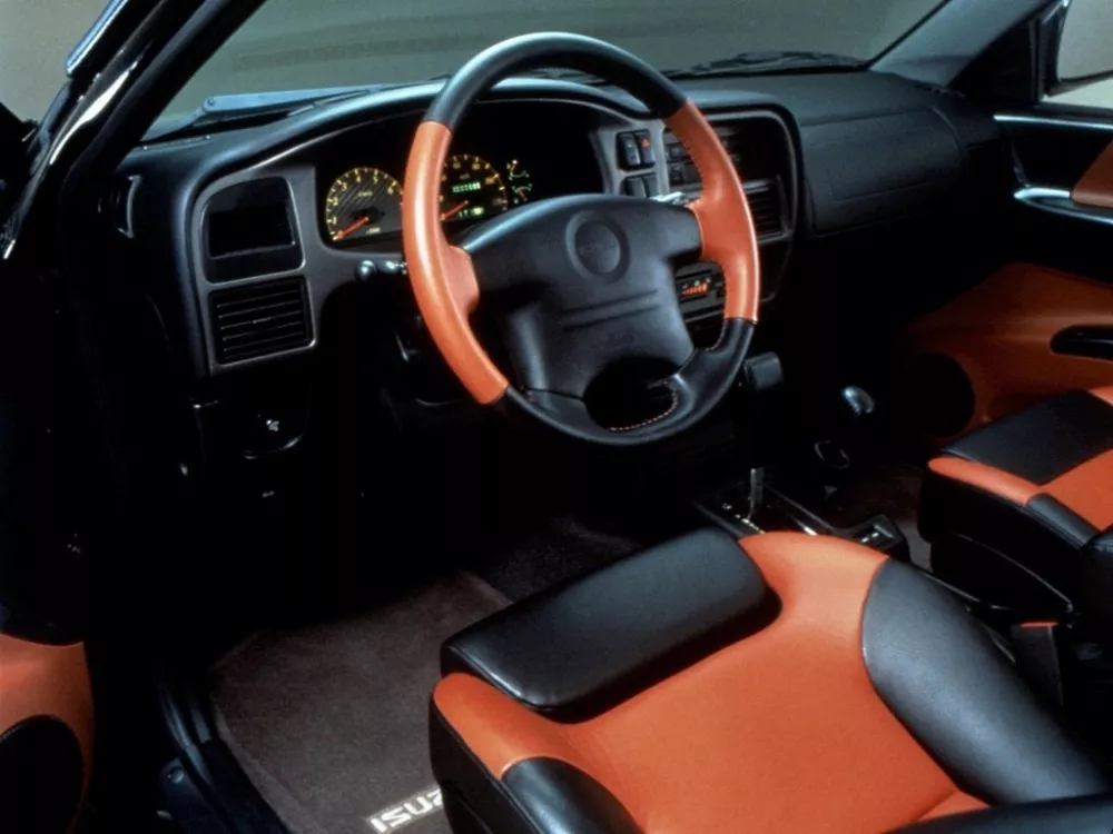 Автомобиль Isuzu VehiCross Внедорожник (3 двери)