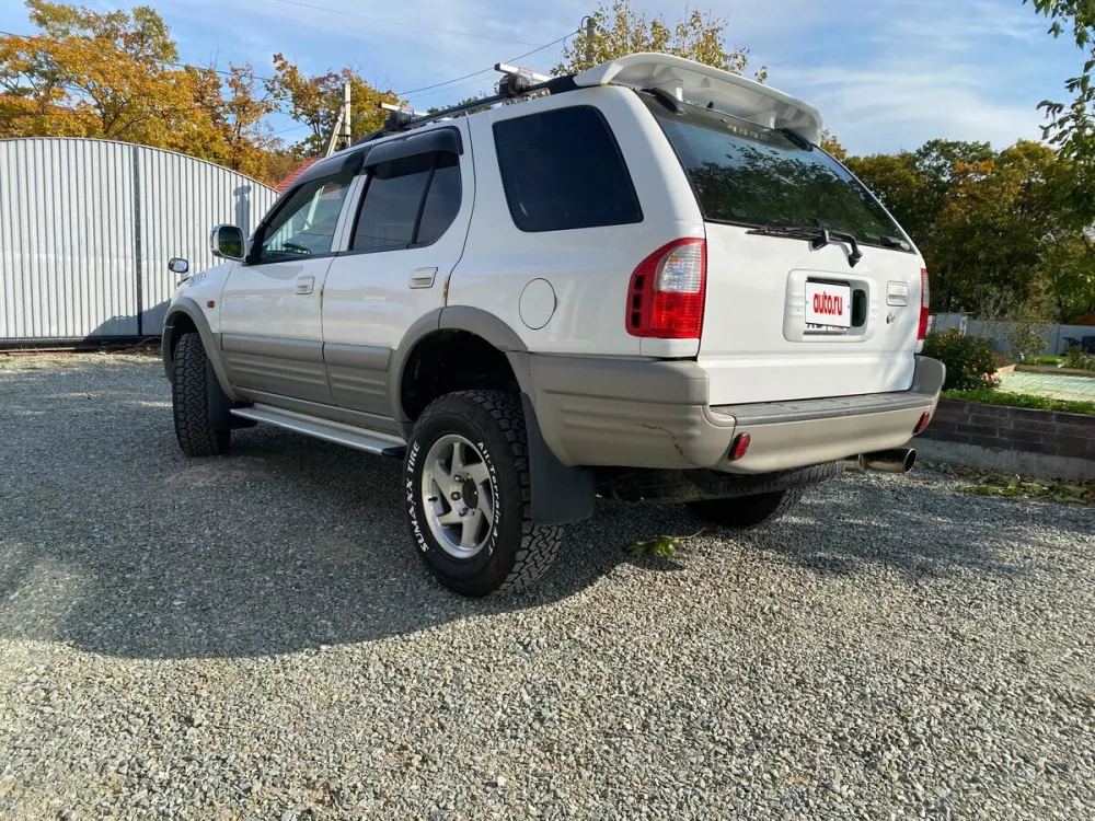 Автомобиль Isuzu Wizard II Внедорожник (5 дверей)