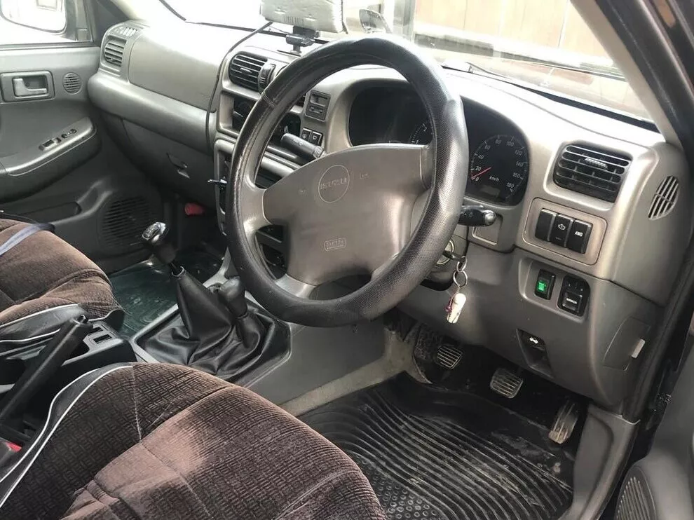 Автомобиль Isuzu Wizard II Внедорожник (5 дверей)