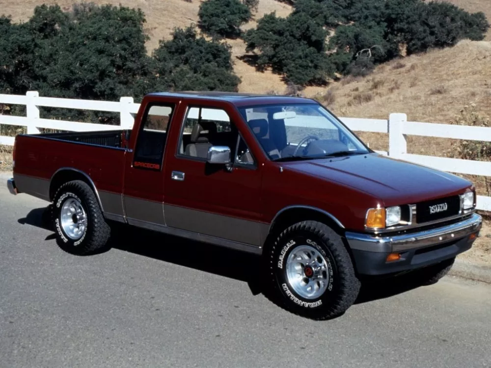 Автомобиль Isuzu TF (Pickup) Пикап Полуторная кабина Space Cab