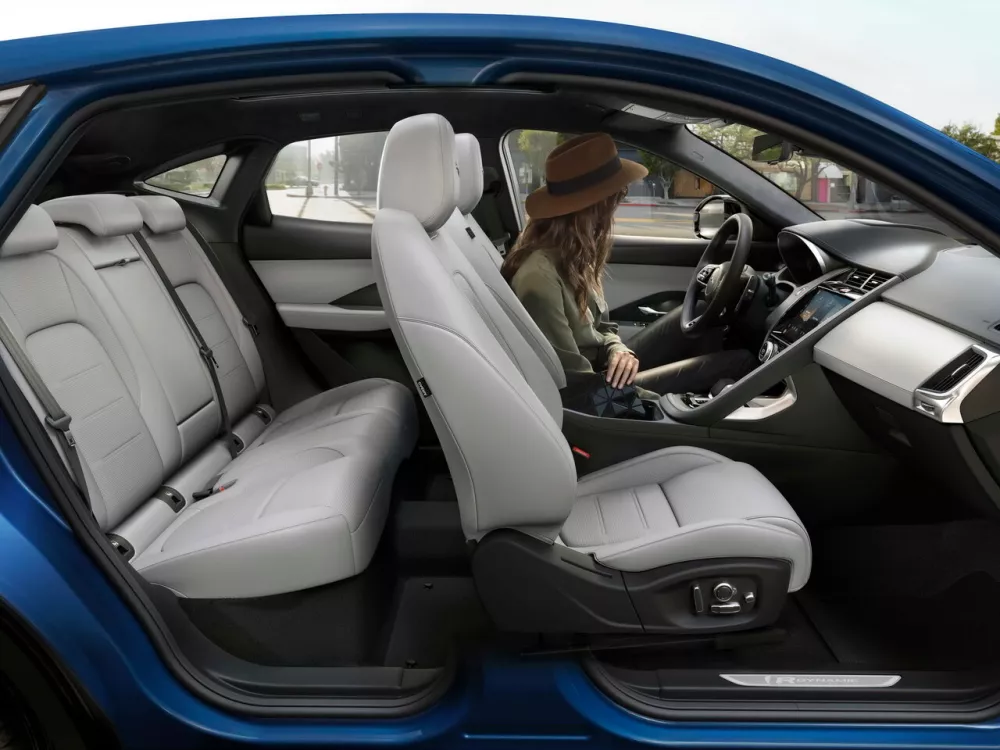 Автомобиль Jaguar E-Pace I Рестайлинг Внедорожник (5 дверей)