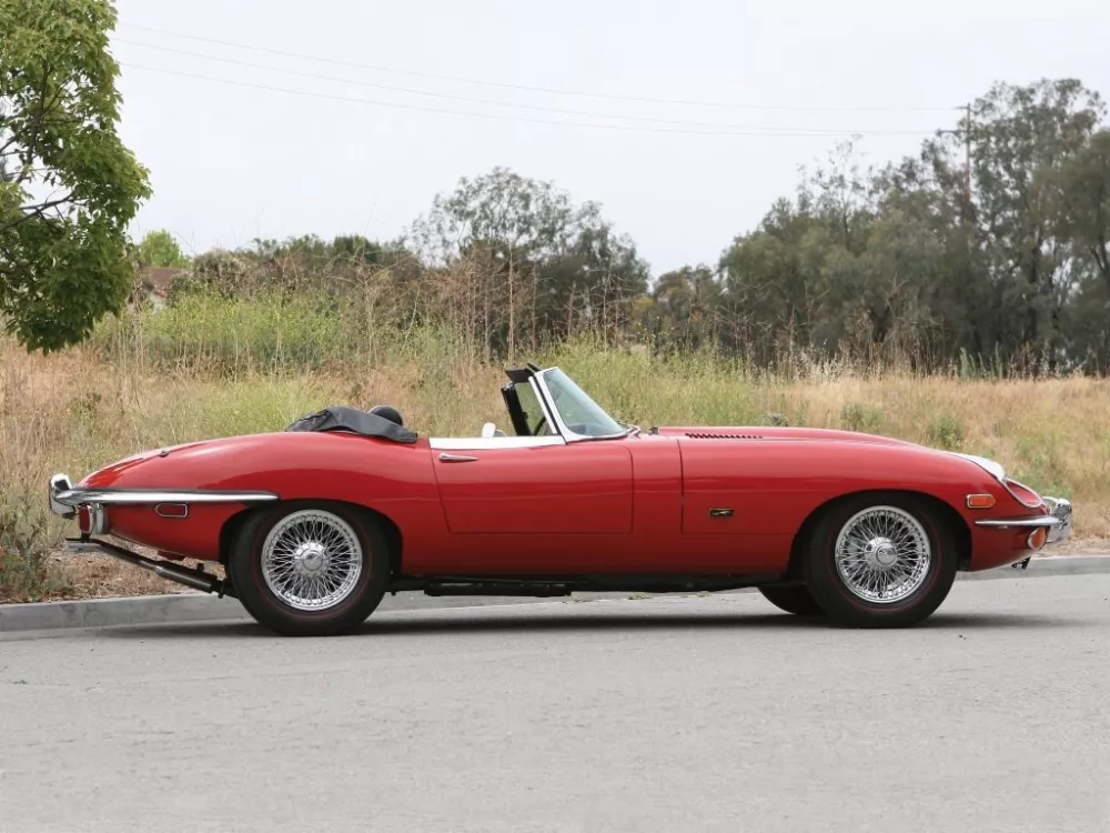 Автомобиль Jaguar E-type Series 2 Кабриолет