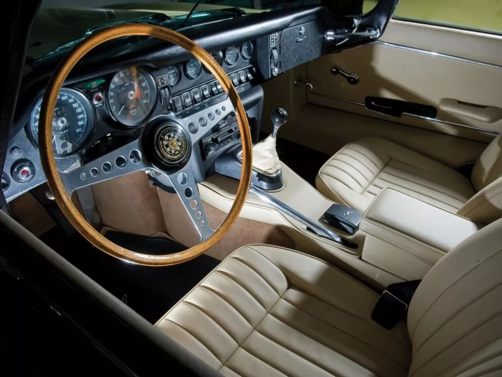 Автомобиль Jaguar E-type Series 2 Кабриолет