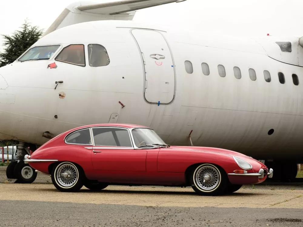 Автомобиль Jaguar E-type Series 1 Купе 2+2