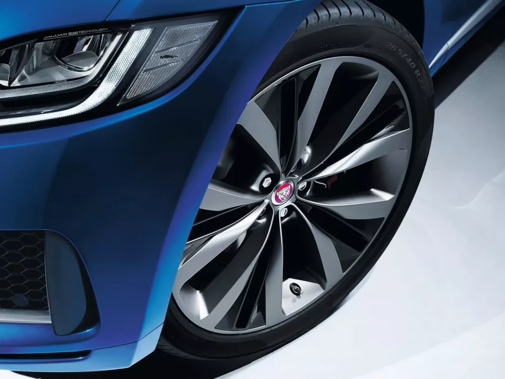 Автомобиль Jaguar F-Pace I Внедорожник (5 дверей)