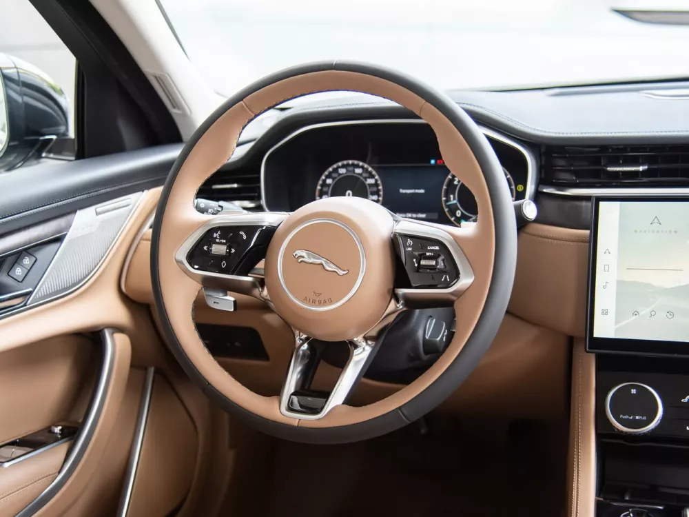 Автомобиль Jaguar XF II Рестайлинг Седан L