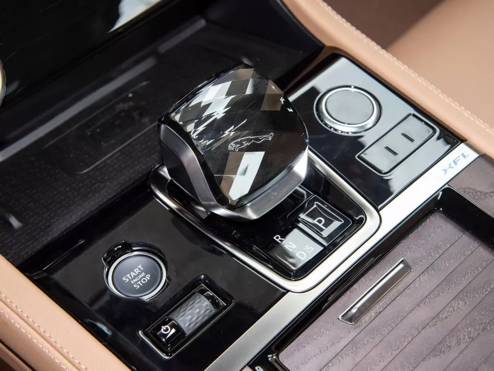 Автомобиль Jaguar XF II Рестайлинг Седан L