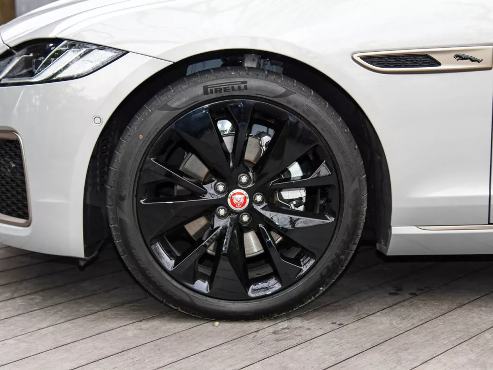 Автомобиль Jaguar XF II Рестайлинг Седан L