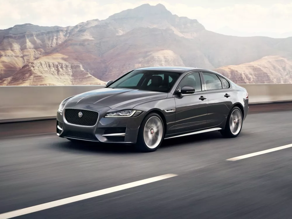 Автомобиль Jaguar XF II Седан