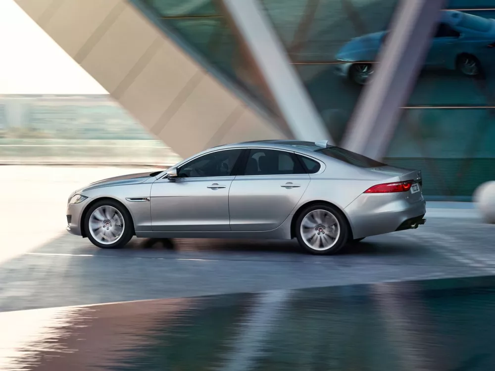 Автомобиль Jaguar XF II Седан