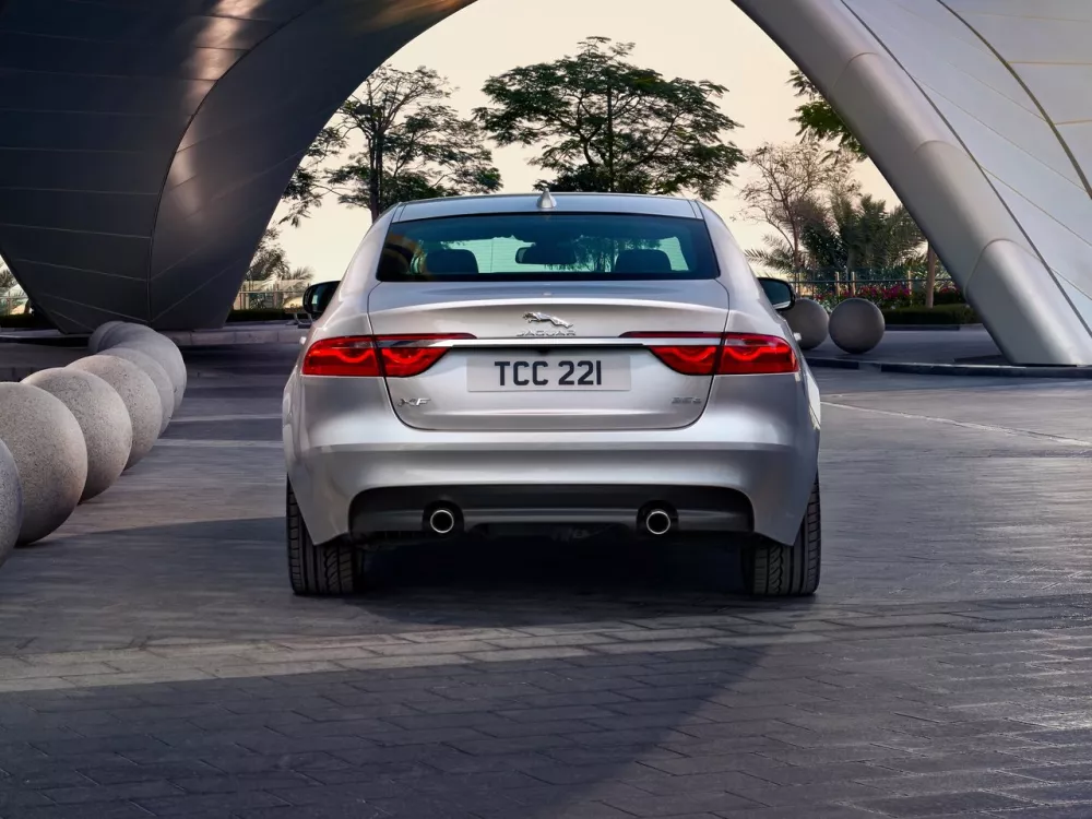 Автомобиль Jaguar XF II Седан