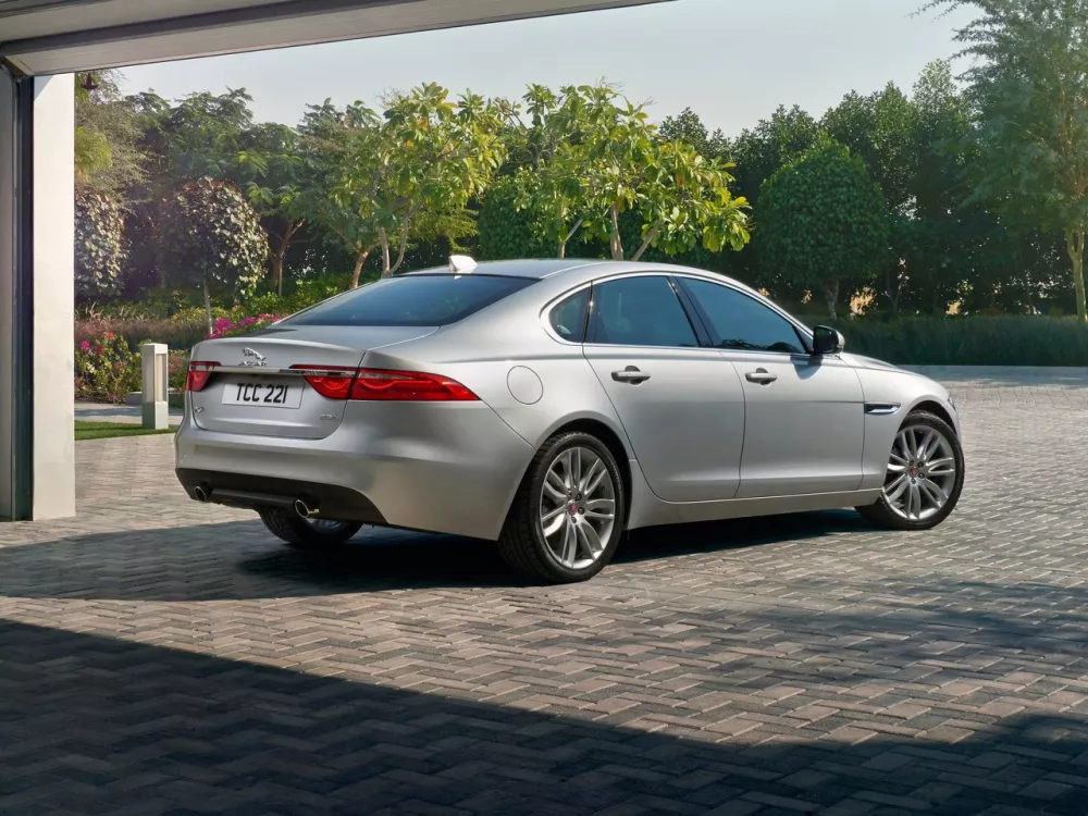Автомобиль Jaguar XF II Седан