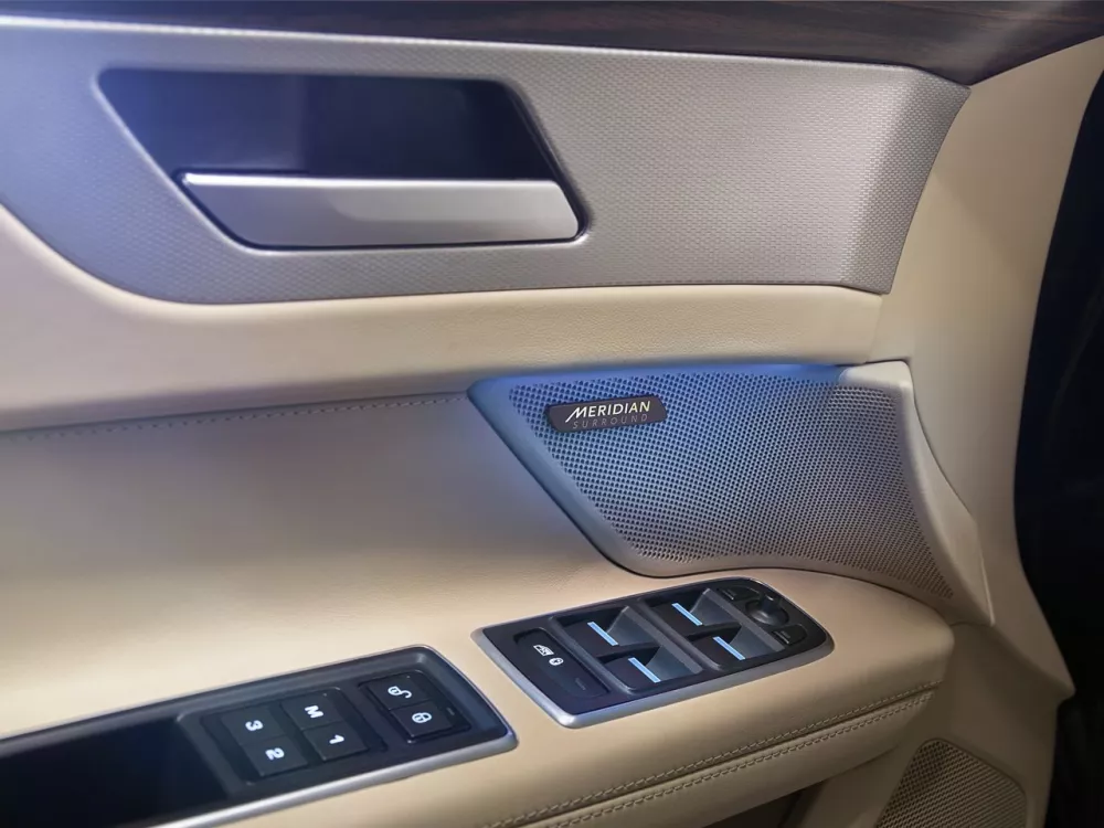 Автомобиль Jaguar XF II Седан