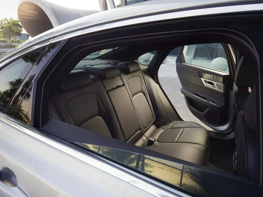 Автомобиль Jaguar XF II Седан