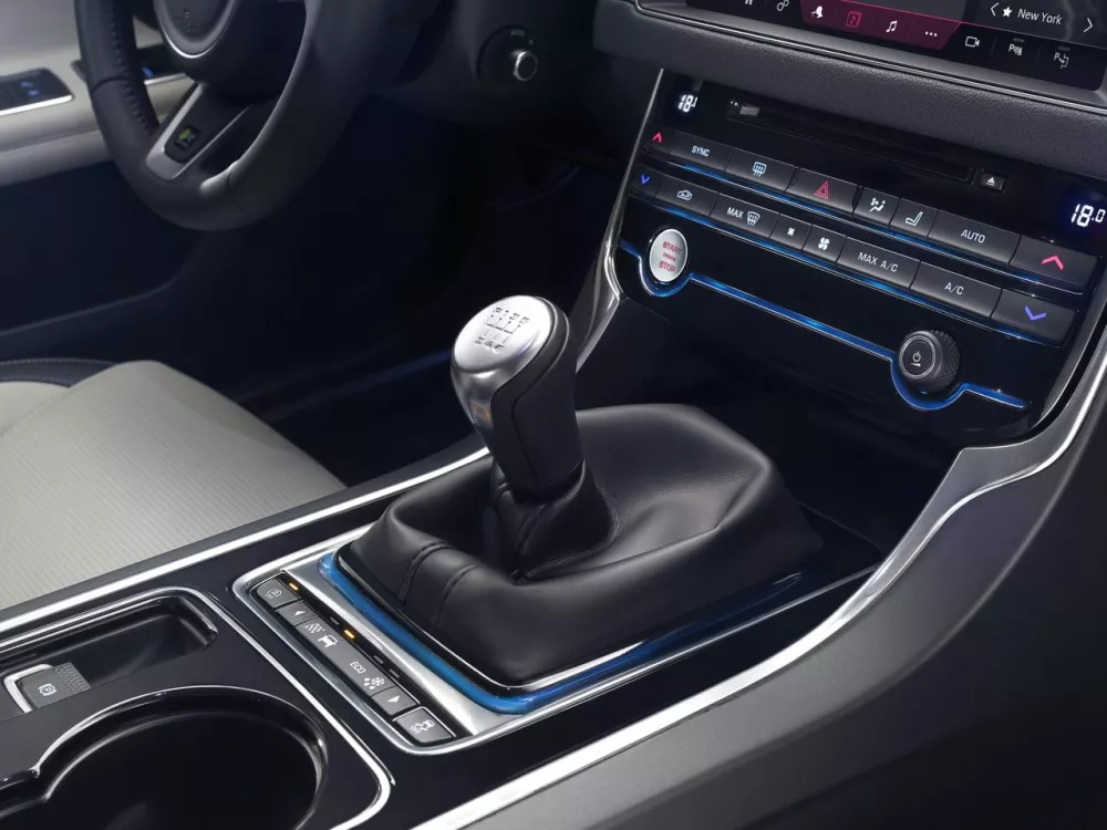 Автомобиль Jaguar XF II Седан