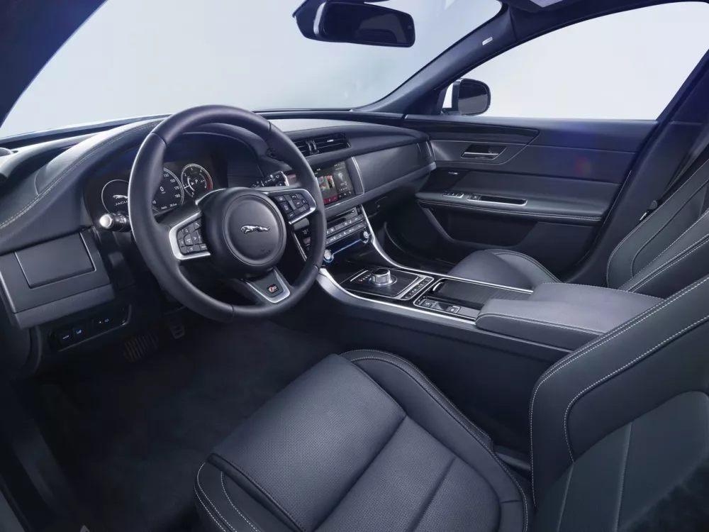 Автомобиль Jaguar XF II Седан