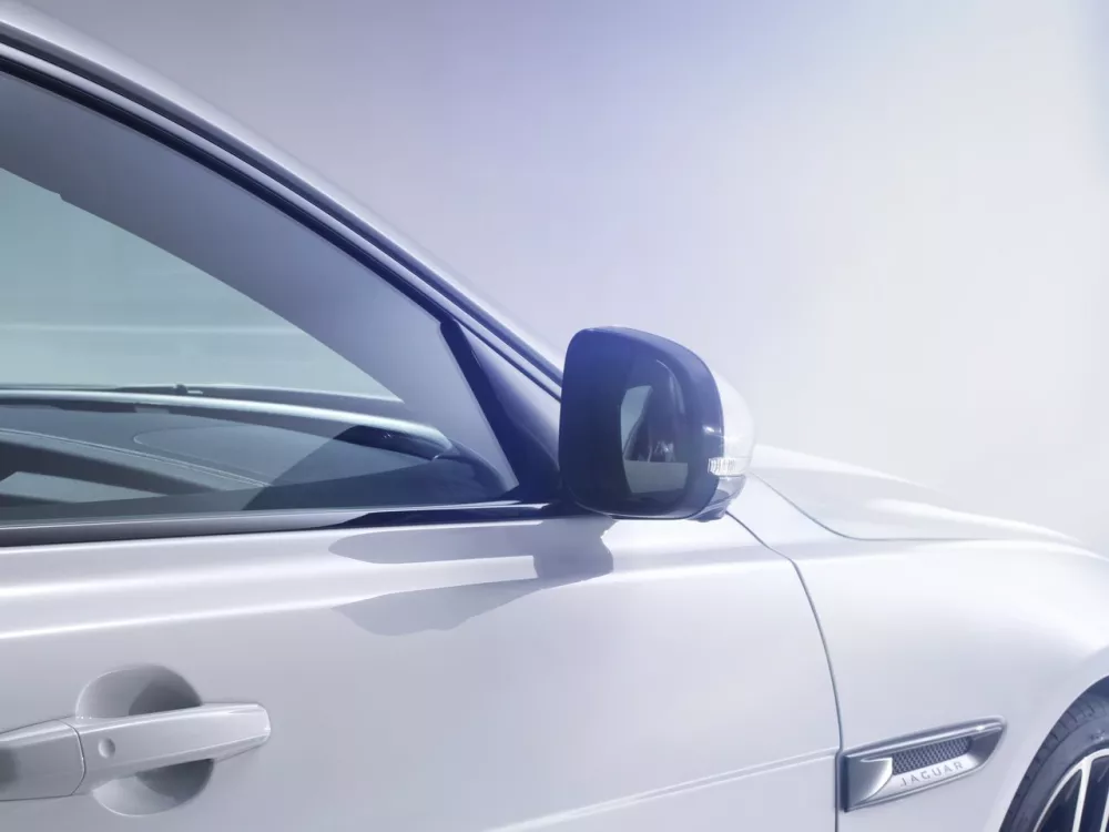 Автомобиль Jaguar XF II Седан