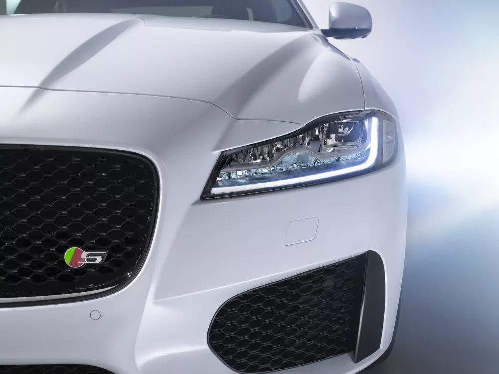 Автомобиль Jaguar XF II Седан